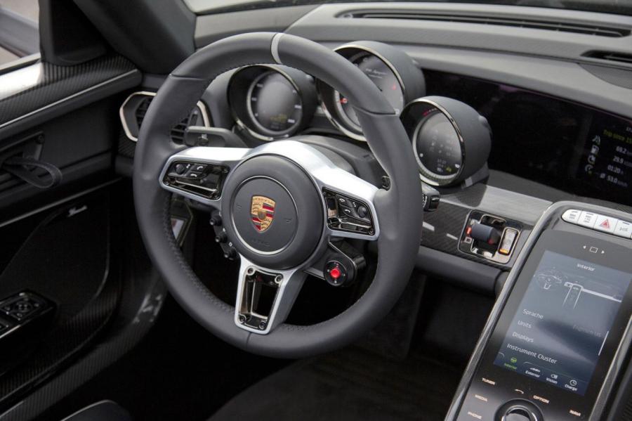  Porsche 918 Spyder 2015 года  (фото 6 из 32)
